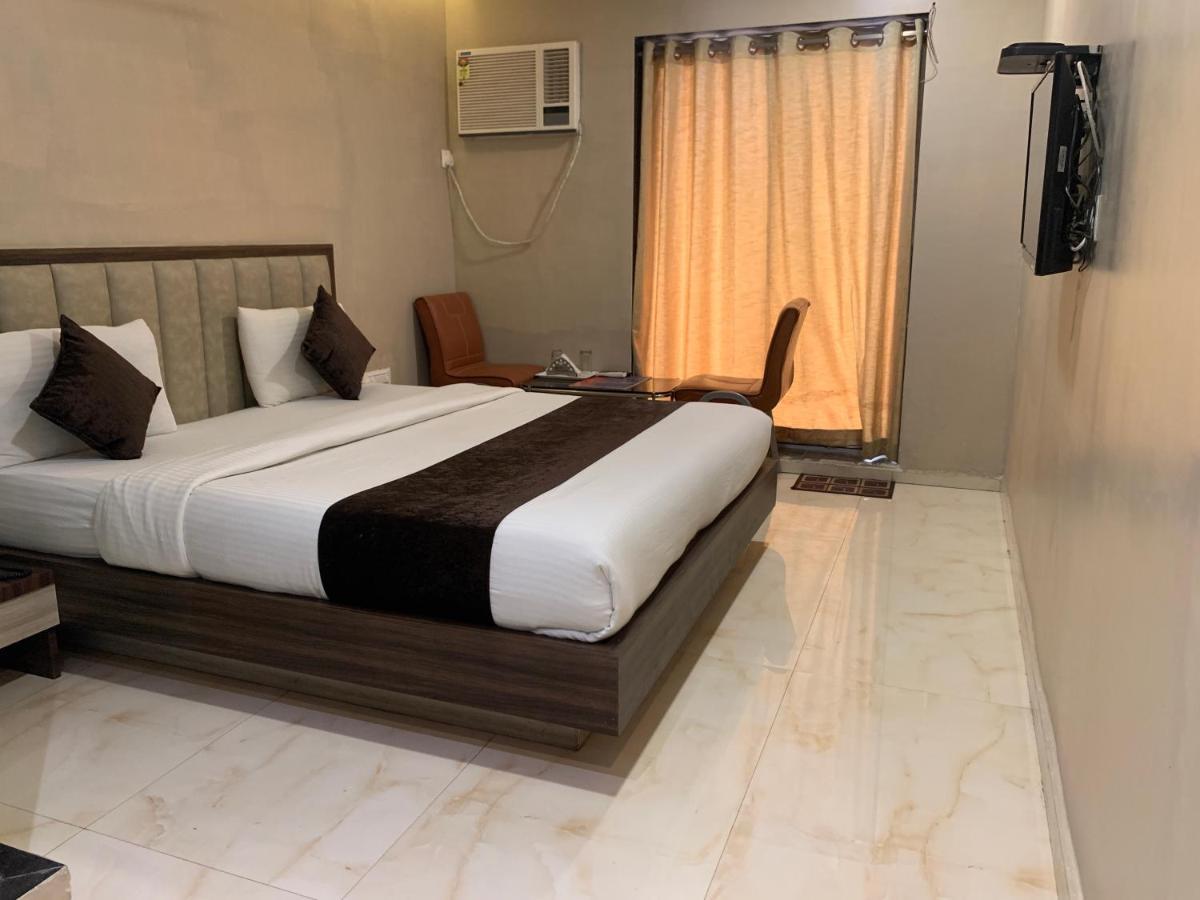 Hotel Merakee - Near Dahisar Mira Road Mumbai מראה חיצוני תמונה