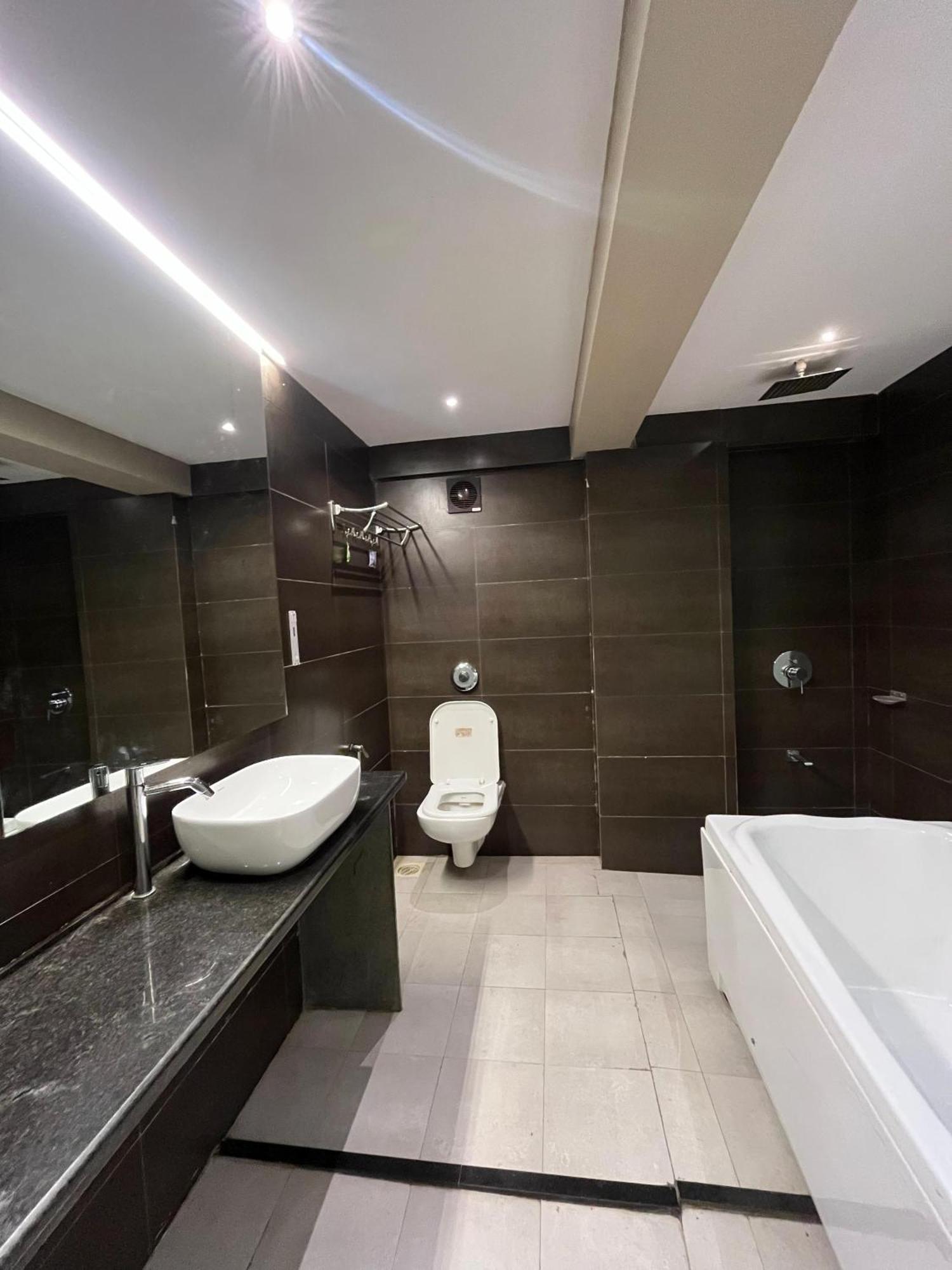 Hotel Merakee - Near Dahisar Mira Road Mumbai מראה חיצוני תמונה