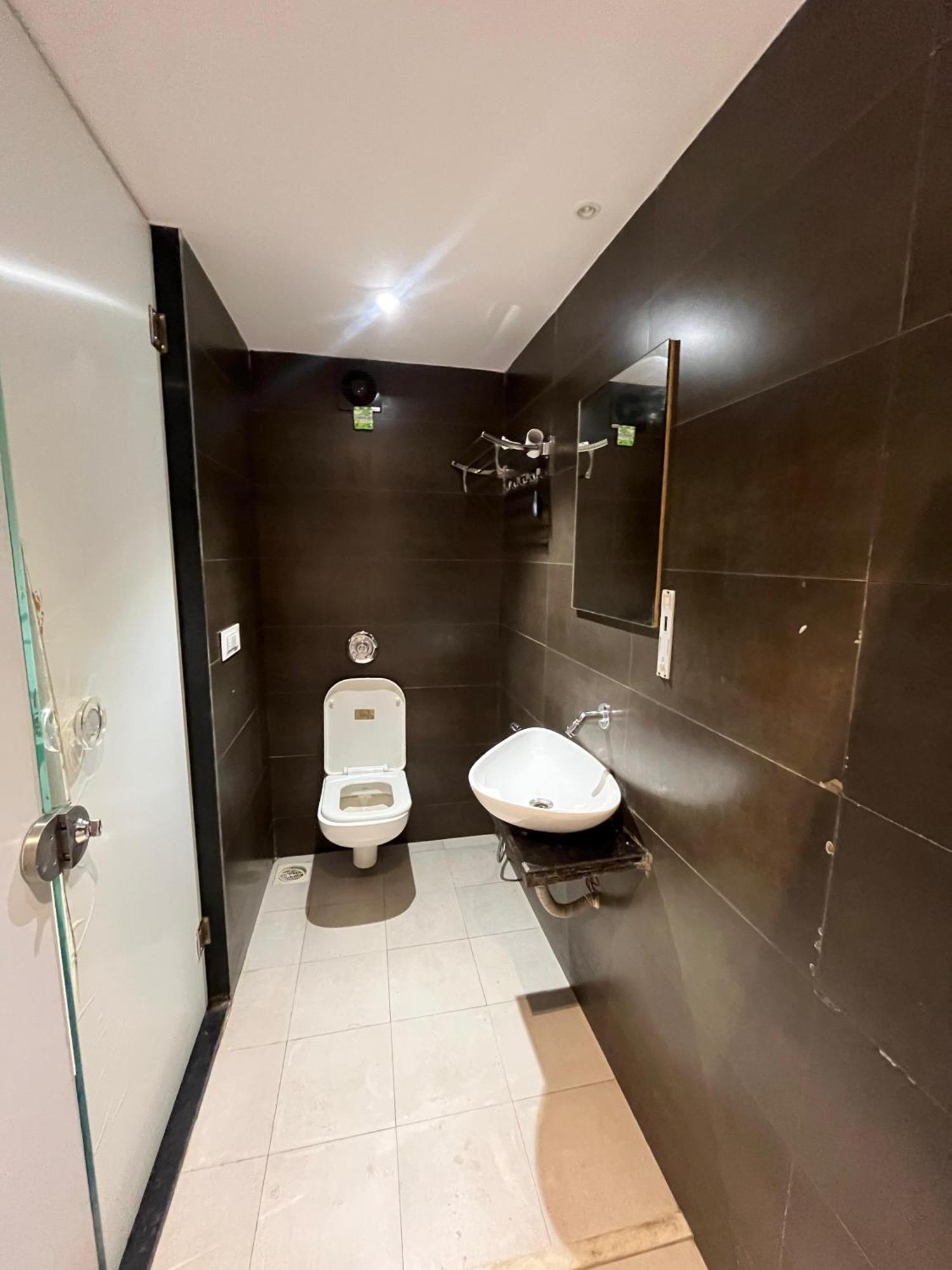 Hotel Merakee - Near Dahisar Mira Road Mumbai מראה חיצוני תמונה