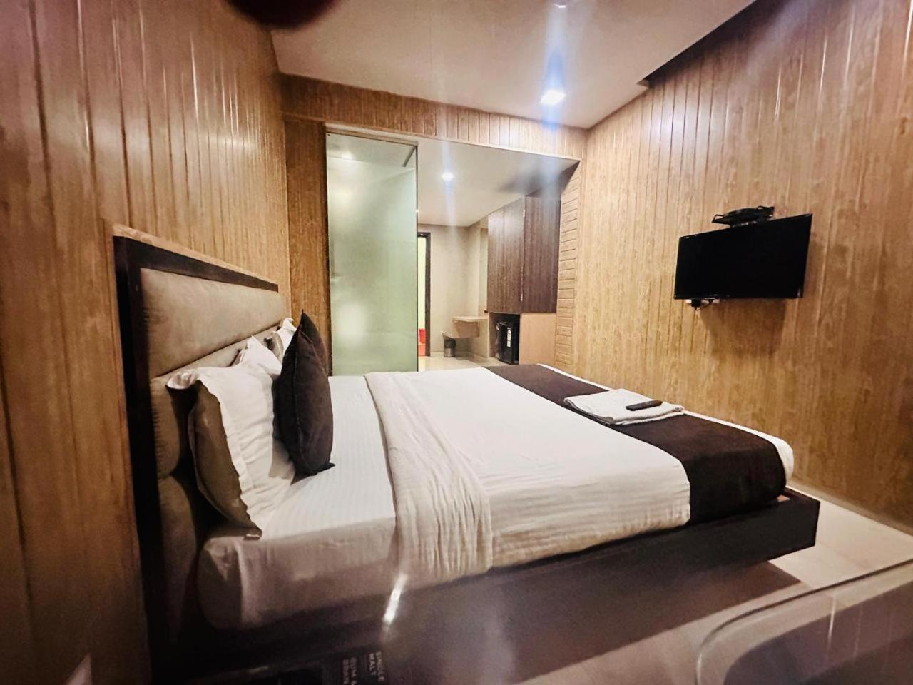 Hotel Merakee - Near Dahisar Mira Road Mumbai מראה חיצוני תמונה